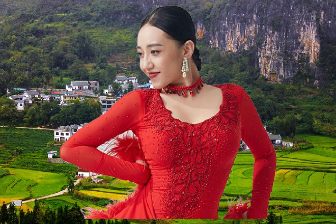 杨红一个人搞不定,又不信任其他人,所以干脆把JM假面叫过来,帮她拾遗补缺。