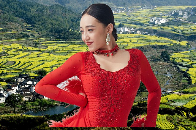 余念冷静了下来,挥手道:“你出去,把宣发组叫来,我跟他们开个碰头会。