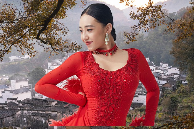 然后叶子衿立即扑过来，一双清丽的眸子，秀长的睫毛，忽闪忽扇，好像星星闪亮。