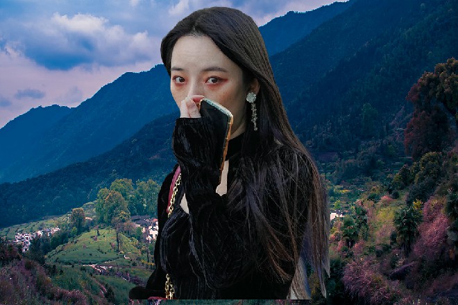 当然,这个念头,只是一闪而过。多数人受到了邀请,立即带好了“装备,匆匆而去。