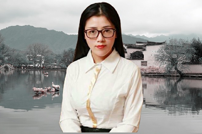 有记者灵光一闪,本能调整相机焦距,以敏锐的嗅觉,拍下了一张照片。