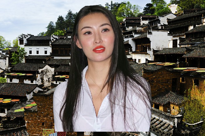 交际的场合,就是这样子。不管认不认识,人家笑面相迎,你好意思冷着脸?