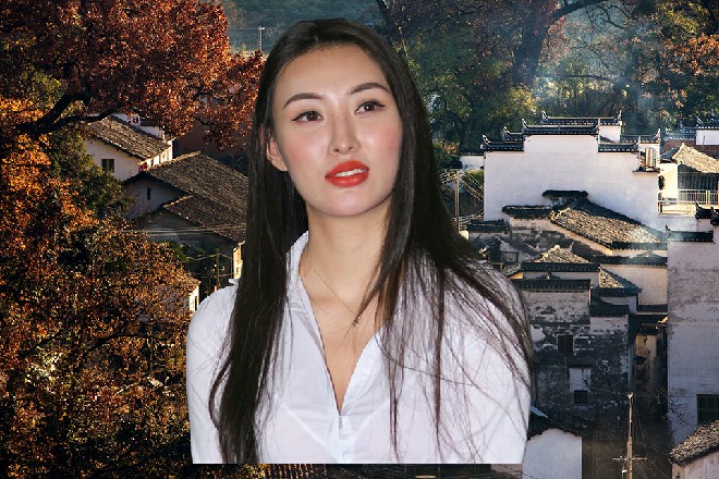 盛天佑心中一动，也挥了挥手。他的几个随从更机灵，一同离开之后，顺手把门合上。