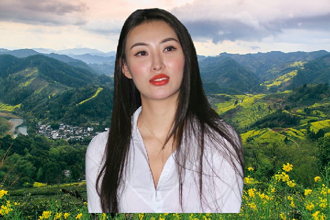 在一片喧闹声中，JM假面凑到了旁边，轻声道：“你好，能不能借我一支签字笔？