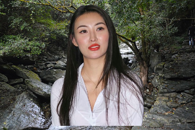 Spop截了几个图,打开了许青柠的社交帐号,也没编辑什么话,直接把图片上传完成。