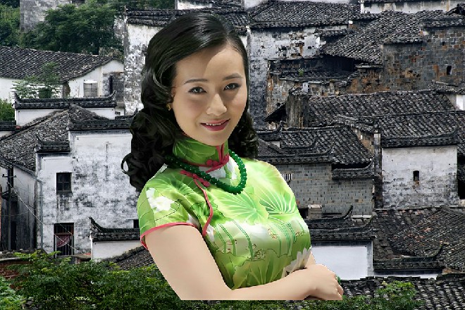 就在这时，钢琴声停止，Spop拉开了钢琴键板，一根双管猎枪，就映入大家的眼帘。