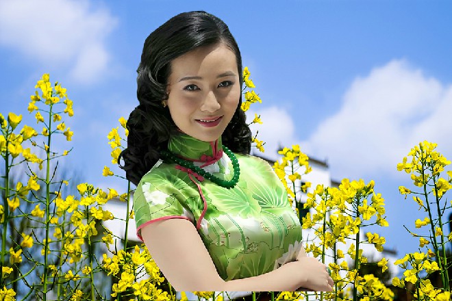 胡英商解释，“投资人又来了，例行公事询问电影的进度，我要去应付一下。