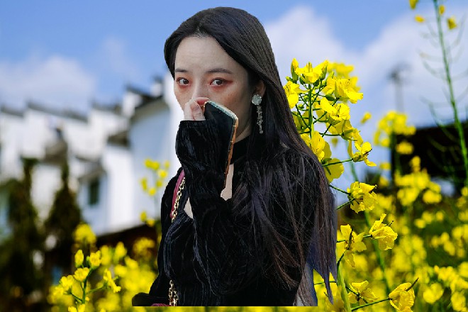 “你不是在……胡巨星的剧组,训练……小助理回神,小圆脸呆滞,有点萌。