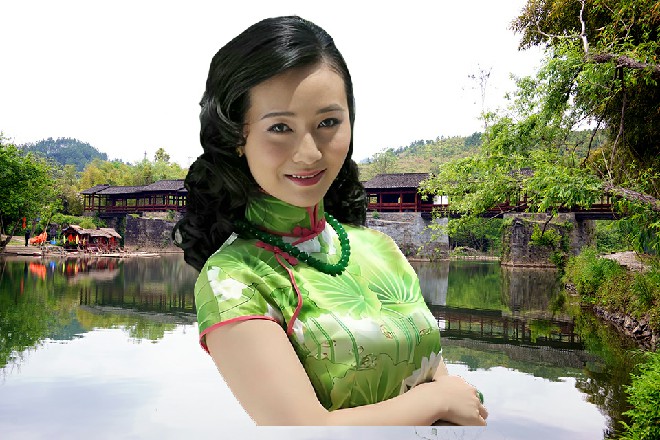 两人走了,跟来的时候一样,在一堆人的簇拥下,坐上了豪车,浩浩荡荡而去。