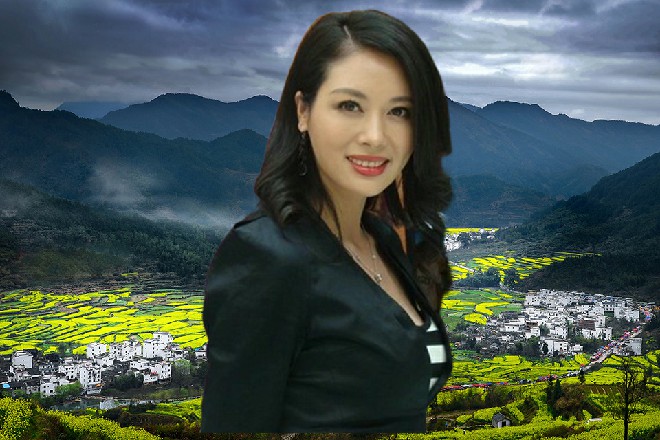 在电影中,女主角的设定,是小官的女儿,知书达理,性格又十分的坚毅。