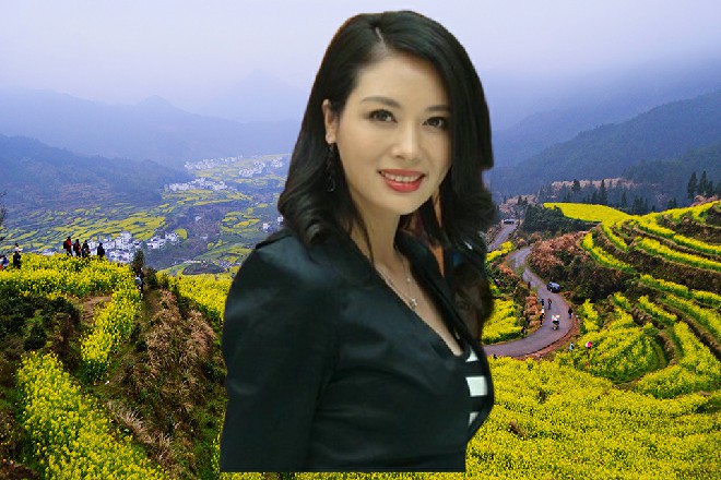 冷不防,Spop目光一闪,指着外国美女上台之后,在角落之中一个抚掌大笑的青年。
