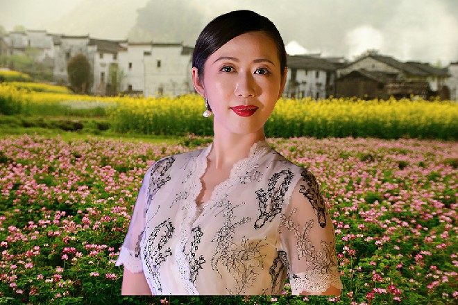 不知道为什么,老绅士看懂了她的暗示,立即转头吩咐,“去查一下,那电影的资料。