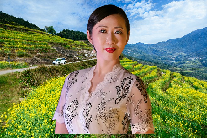 年轻记者惊醒,也变得激动,“师父,还是你厉害。你不说,我都忘记这个细节了。