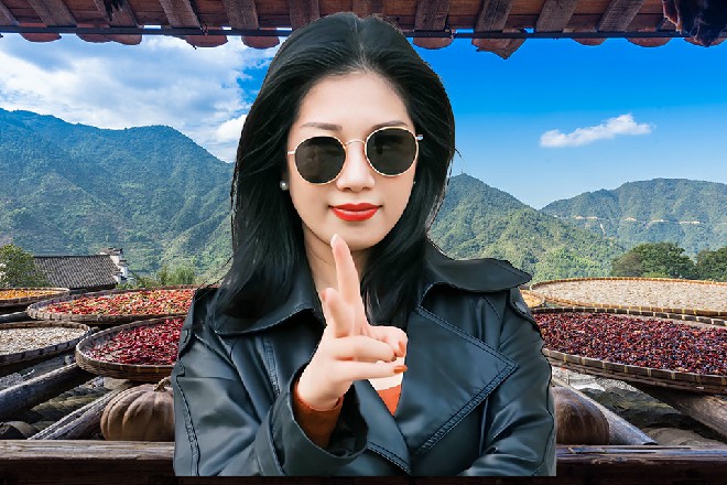 阿乐拎着袋子，笑着说道：“你赶紧吃点东西，再洗漱一下，下午还要路演。