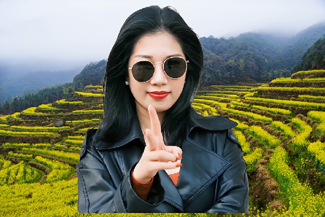 两侧是衣冠楚楚的绅士,他们西装革履,头发一丝不苟,就是发际线堪忧。
