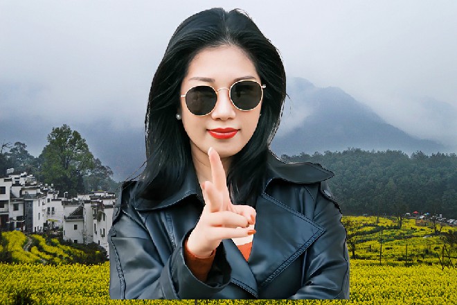 几百个荷枪实弹的安保人员,就守在了街道两旁,防止人群中出现过激的行为。