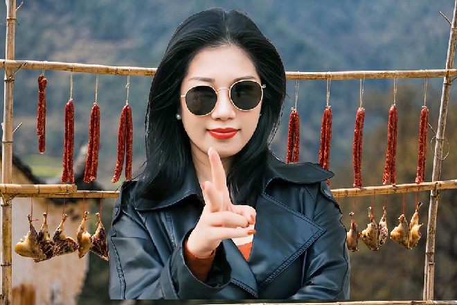孙玉竹懒得搭理他,招呼其他人。黎姝与一个青年,在门口把他迎了进去。