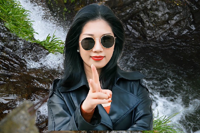 影院的经理,透过玻璃窗,看到外面的繁忙场景,笑得牙花子都露出来了。