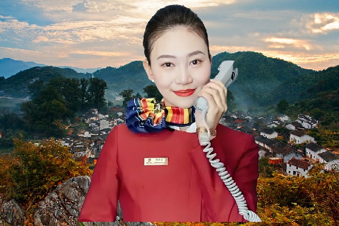 两个人连忙涌上去,大包小袋,一件件包装精美的礼品,摆满了杨红的办公桌。