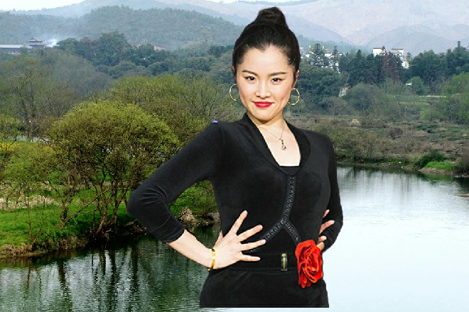 杨红面无表情,内心却不平静,“如果把他换了,这部电影……难道还有救吗?