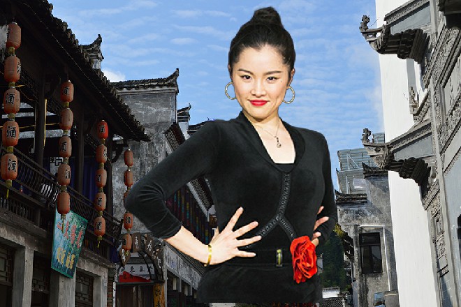 他呆滞几秒钟,才反应过来怎么回事,顿时狂怒挣扎,“XXX,看我今天不弄死你。