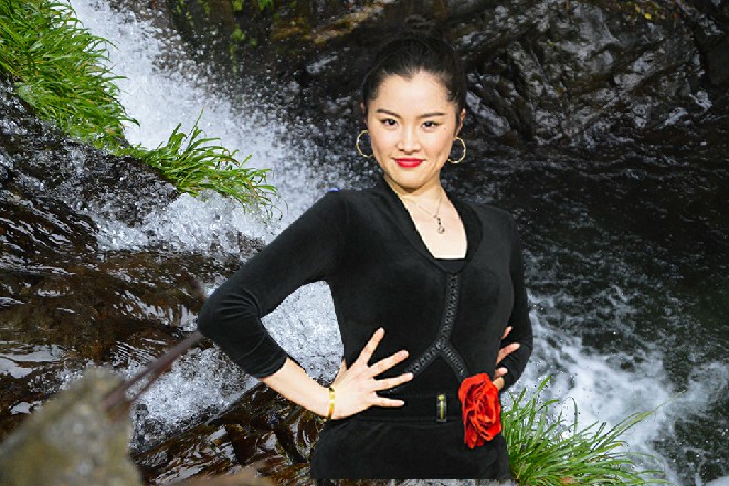 赵山海改了称呼,感叹道:“俗话说得好,闻名不如见面,见面更胜闻名啊。
