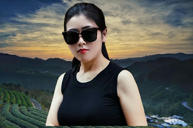 崔吉糊涂了,下意识回答,“他在二楼……不,不对,他不在,出去办事了。