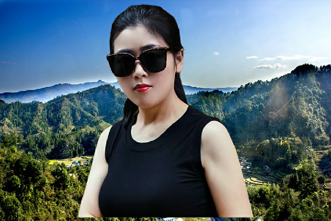 但是随着主持人,打开了侧边房间。出现在众人眼前的,却是堆积如山的钞票。