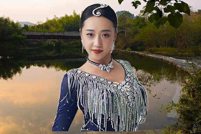 嗯，就是演一个天后歌姬，以歌声激励、抚慰战争中的军民，提高士气，安抚人心。