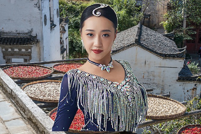 在点头示意之后,他大手轻抚洛青棠的小脑袋,柔声道:“棠儿,还记得这位哥哥吗?