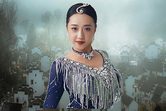 许青柠气结,桃花眼有些发红,“你干嘛不躲开,又没砸中你,你凑过去干嘛。