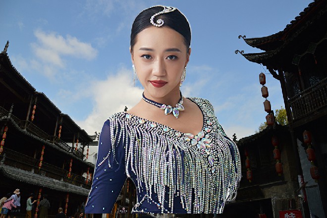 鸡同鸭讲,注定没结果。一场闹剧,大家看了热闹之余,多多少少也有一些警惕心。
