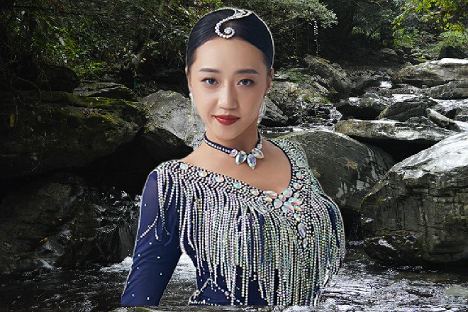 在场名流、名媛、明星那么多,为什么丁幼怡不叫唤别人,偏偏只叫了许青柠呢?