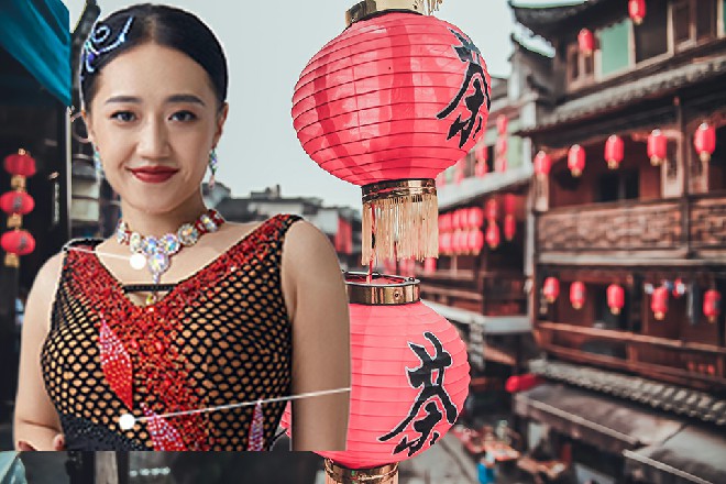 当然，这个念头，只是一闪而过。多数人受到了邀请，立即带好了“装备，匆匆而去。