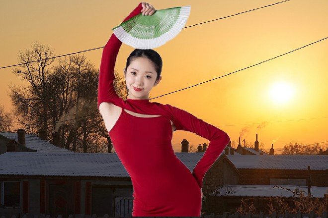 贝拉公主举手,明朗的笑容,一头长发在阳光映射下,绽放的绚烂光辉,格外的耀眼。
