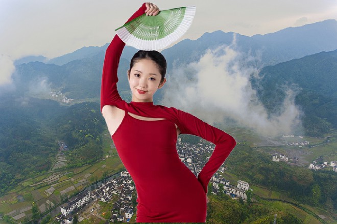 有一些娱乐公司,一通夸奖之后话峰一转,问他有没有意向出道,他们可以帮忙包装。