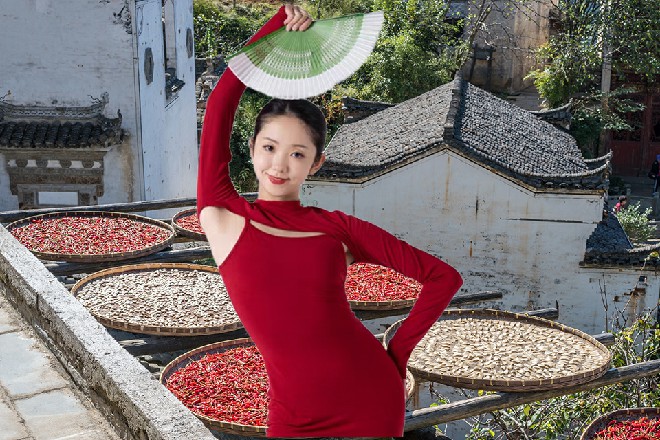他终究不是那种,视电影“艺术高于一切的人,非常清楚取舍与妥协的道理。