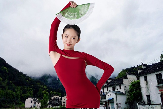 “查了下,他还有个比较有分量的电影,跟胡巨星合作,但是没有上映呢。