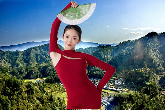 只见一个人,左顾右盼,奇怪道:“对了,杨帆导演呢,怎么不见他啊。
