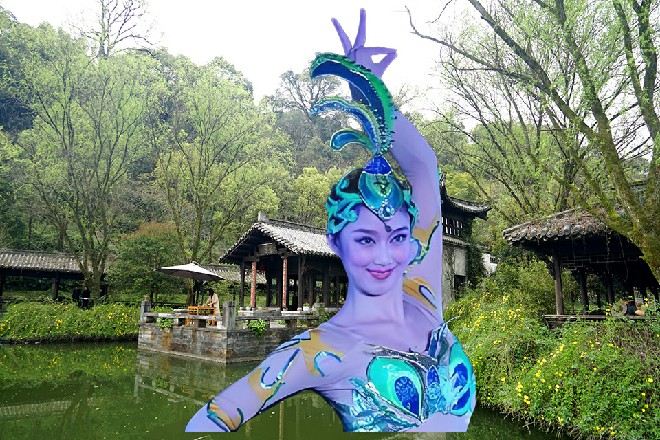 倏地,胡英商表情,多了几分正经,语气认真,“这个剧本,它有问题。