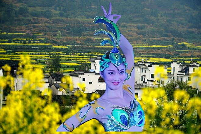 余念举杯抿了一口,坦言道:“不过我也不知道,下部电影什么时候拍。