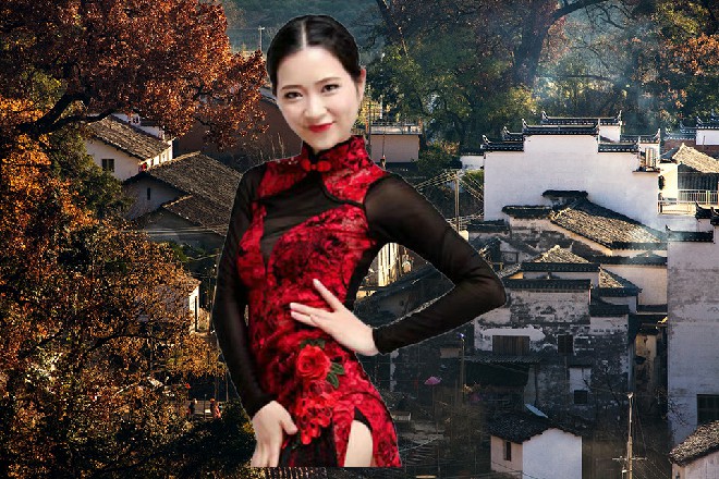 老头子喝完了半杯水,就听见了楼外面传来的喧嚣声,他立即起了起来,探头看下去。
