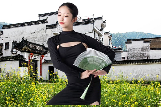 虽然不想承认,但是很多女性向的小妞电影、爱情片之类,都存在票房天花板。