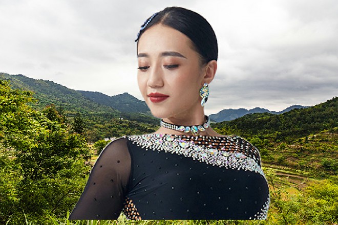 “你又逞强,不用替身。许青柠埋怨一句,美眸充满了关切,“疼不疼,涂药了没?