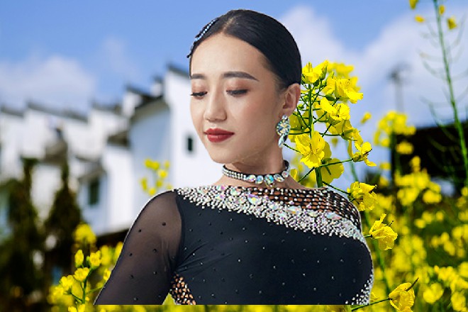 但对余念来说,也伤。因为对比《超体2》的辉煌,就显得《定鼎》的不尽如人意。