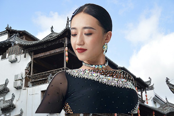 对于蹲点守巨头门口拍照的“小喽啰来说，一万块已经算是丰厚的奖励。