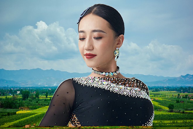 可惜旁边一堆人,不知道他的习惯,看他“专注的样子,顿时十分的兴奋,滔滔不绝。