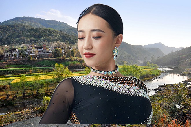 杨红叹气,陷入纠结中。她发出了感慨,“为什么当导演的,总喜欢作妖呢。