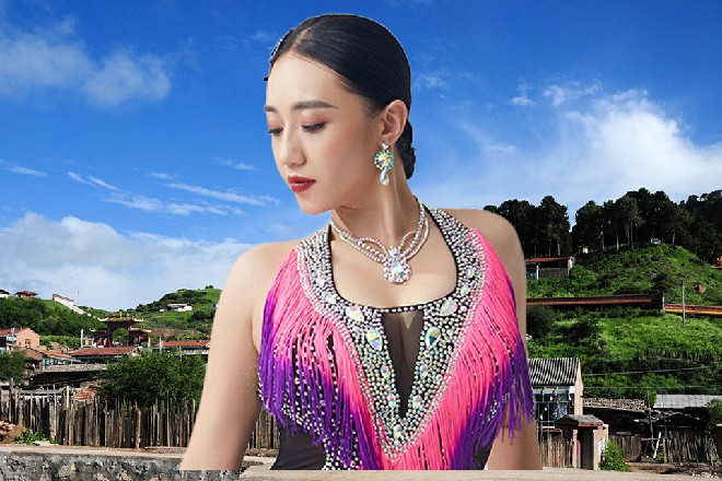 余念摇头，“没有我们，还有其他导演。特别是洛导，才是最大的拦路虎。