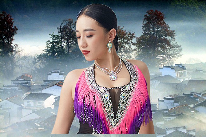 百家宴啊,这档节目已经火了两年,自然为几个主持人,积累了足够的人气。